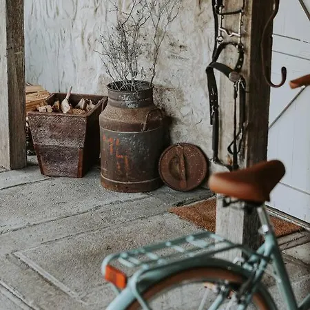 Old World Charm - Simplistic Luxury Cottage Ross Exterior photo