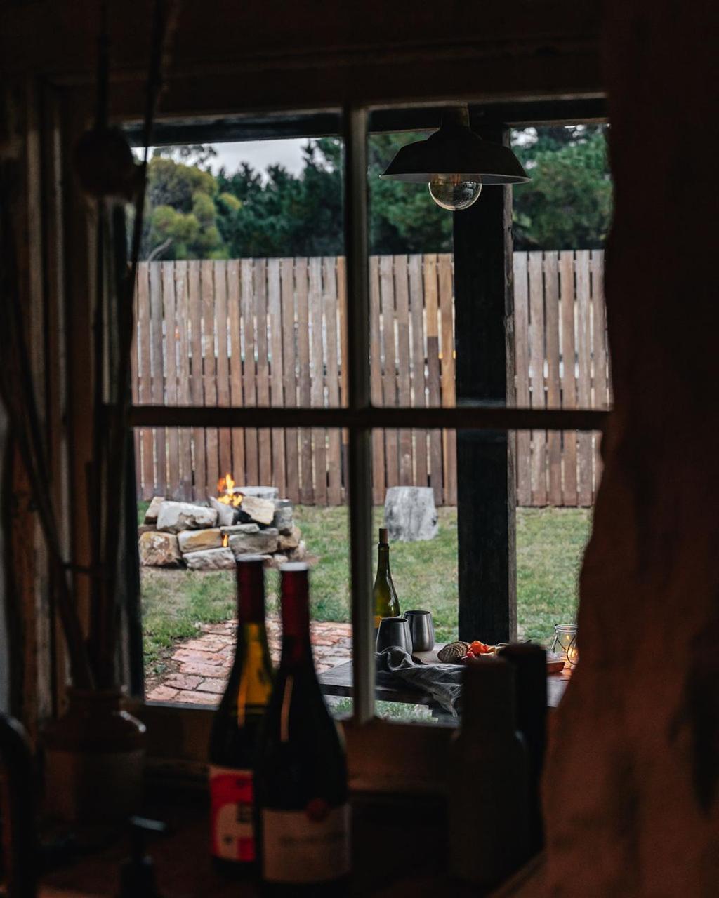 Old World Charm - Simplistic Luxury Holiday home Ross